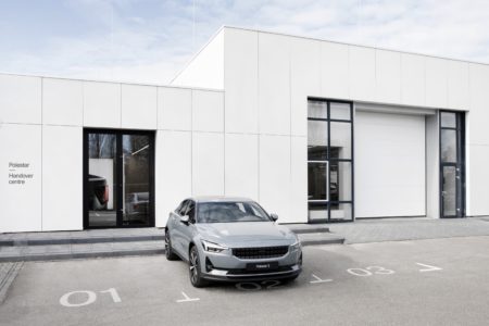 Elch jagt Tesla im Auto-Abo